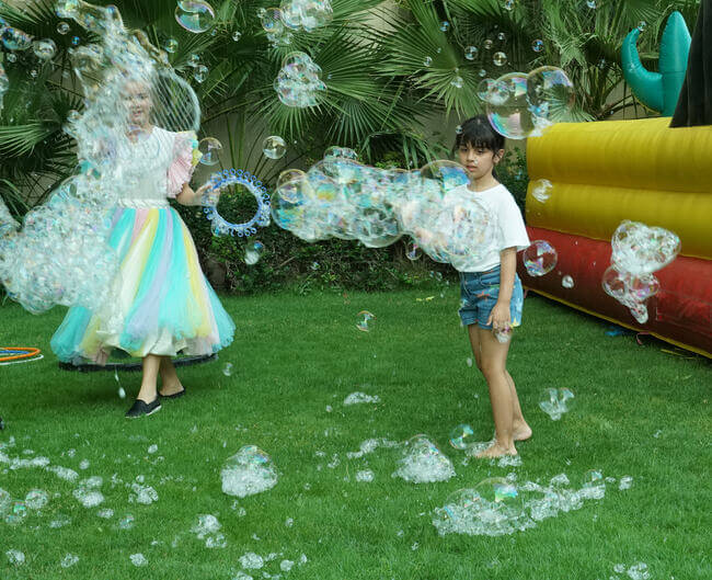 bubble-show-performer-for-party
