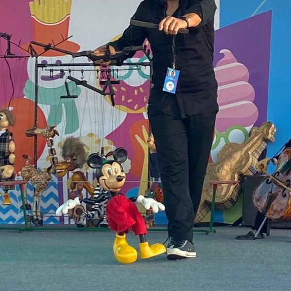 mickey_mouse_puppet_with_artist_on_rent_Dubai